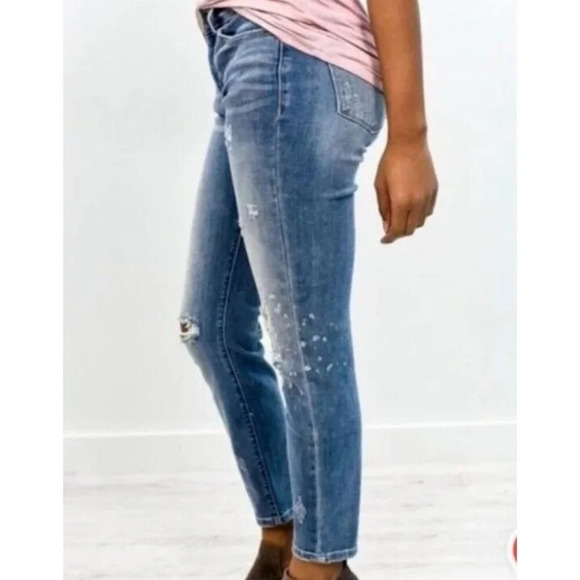 Judy Blue Medium Wash Shredding Up My Life Relaxed Fit Distressed Jeans sz. 7/28 - Picture 4 of 13